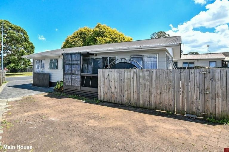 Photo of property in 426 Roscommon Road, Clendon Park, Auckland, 2103