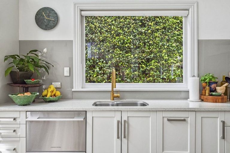 Photo of property in 49b Roland Road, Greenhithe, Auckland, 0632