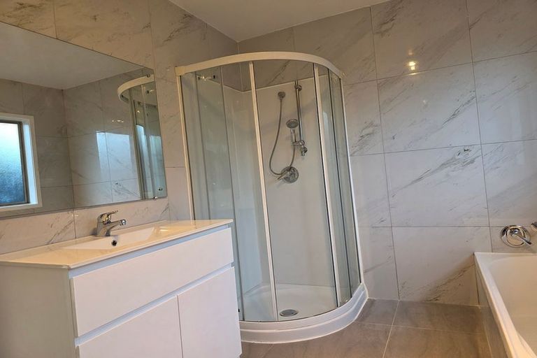 Photo of property in 66e Woodglen Road, Glen Eden, Auckland, 0602