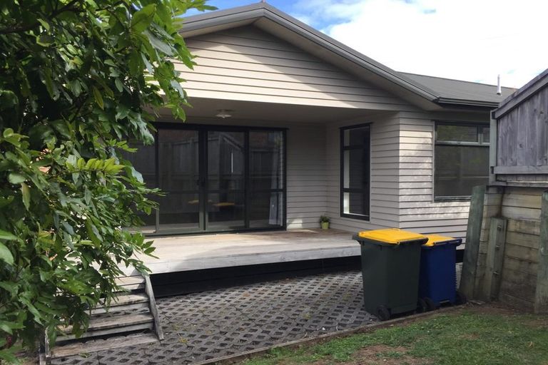 Photo of property in 302b Triangle Road, Massey, Auckland, 0614