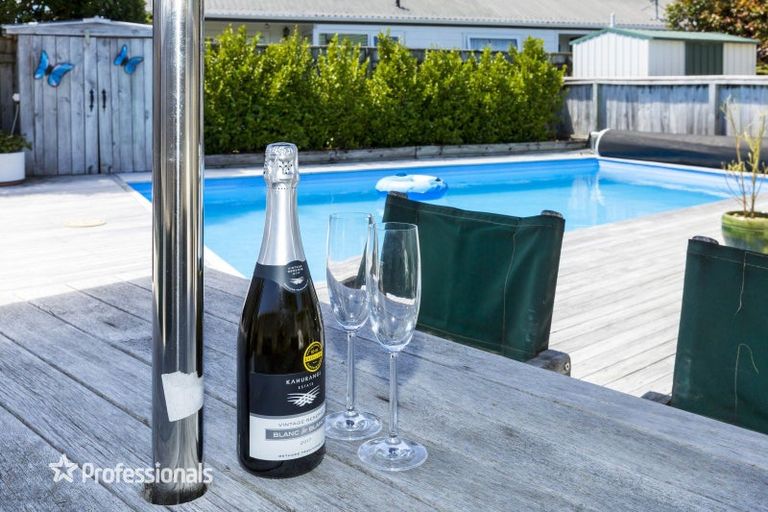 Photo of property in 8 Carlow Grove, Birchville, Upper Hutt, 5018