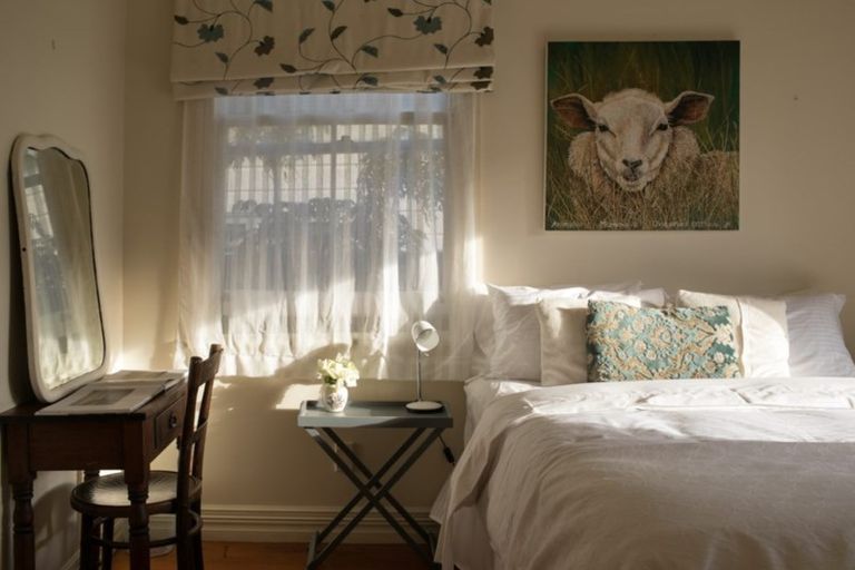 Photo of property in 42 Queen Street, Northcote Point, Auckland, 0627