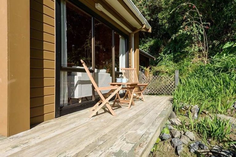 Photo of property in 35 Makara Road, Karori, Wellington, 6012
