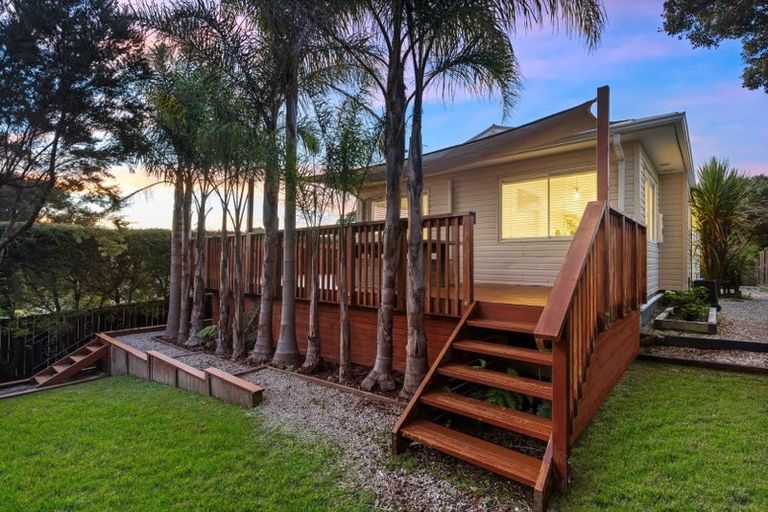 Photo of property in 3 Sispara Place, Beach Haven, Auckland, 0626