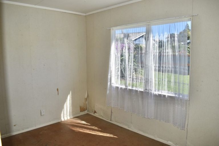 Photo of property in 16 Colenso Place, Otaki Beach, Otaki, 5512