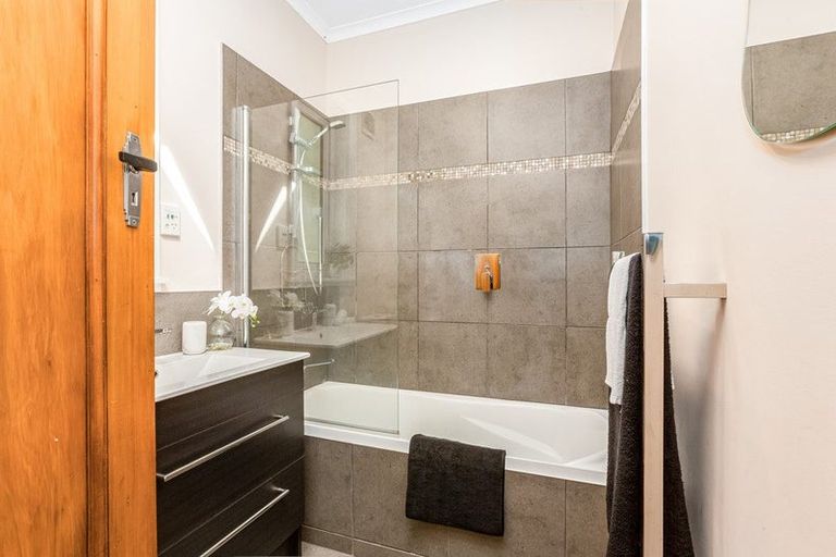 Photo of property in 112 Eden Street, Island Bay, Wellington, 6023