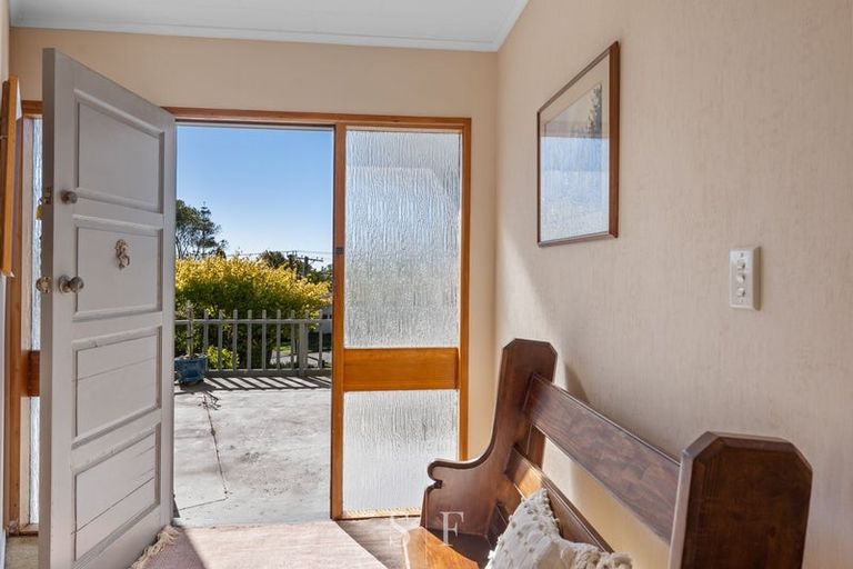 Photo of property in 53 Seddon Street, Waikanae, 5036