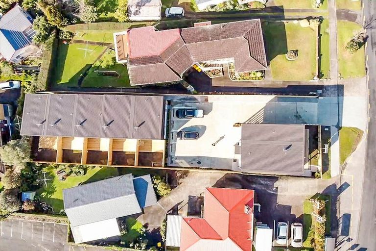 Photo of property in 4337a Great North Road, Glendene, Auckland, 0602