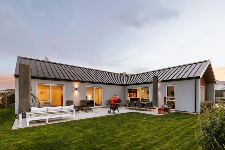 Photo of property in 8 Mcdonald Street, Wanaka, 9305