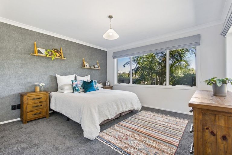 Photo of property in 18 Meadway, Sunnyhills, Auckland, 2010