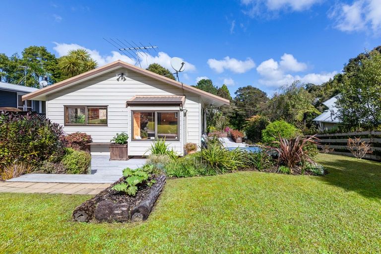 Photo of property in 143 Woodlands Park Road, Titirangi, Auckland, 0604