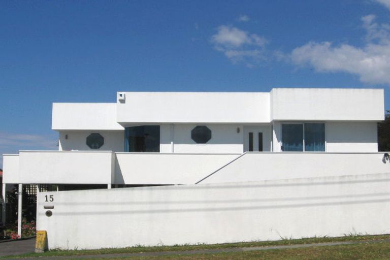 Photo of property in 1/15 Hyde Road, Rothesay Bay, Auckland, 0630