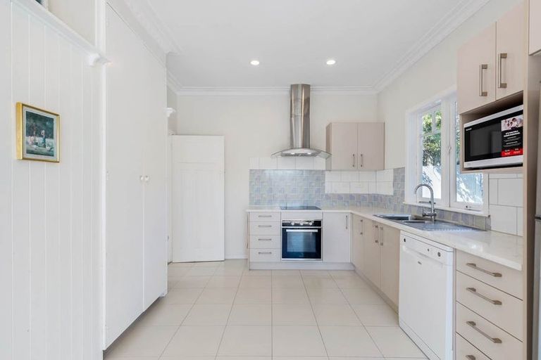 Photo of property in 11 Craigbank Avenue, New Lynn, Auckland, 0600