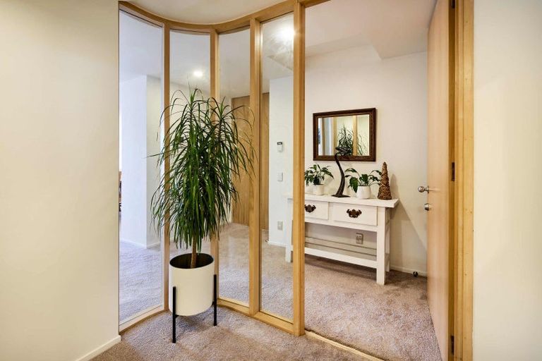 Photo of property in 1/326 Oriental Parade, Oriental Bay, Wellington, 6011