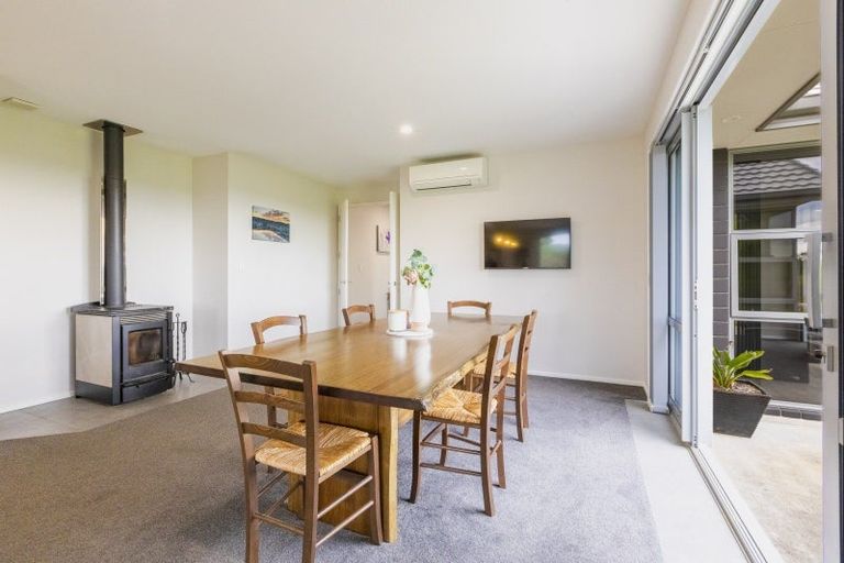 Photo of property in 52 Highlands Drive, Waipawa, 4210