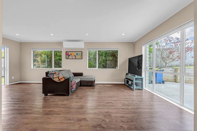 Photo of property in 1 Nirmal Place, Sunnyvale, Auckland, 0612
