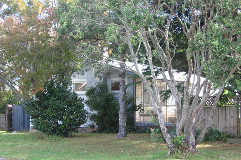 Photo of property in 12 Ashbourne Place, Glendene, Auckland, 0602