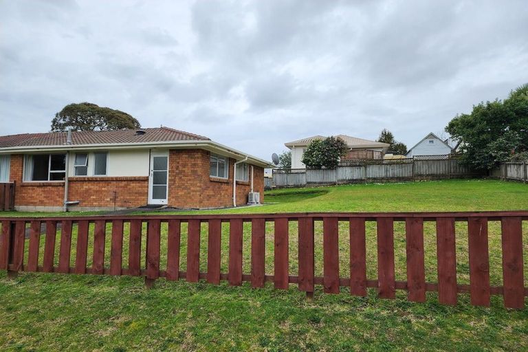 Photo of property in 1/22 La Perouse Street, Botany Downs, Auckland, 2010