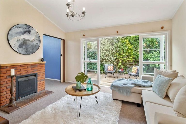 Photo of property in 1/7 The Rosebowl, Sunnyhills, Auckland, 2010