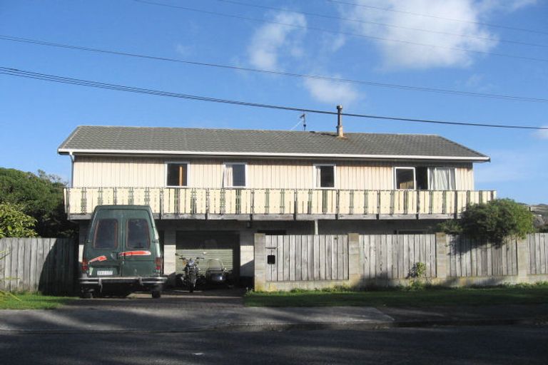 Photo of property in 6 John Street, Titahi Bay, Porirua, 5022