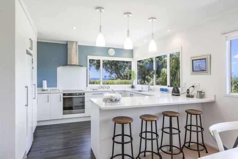 Photo of property in 896 Whangaparaoa Road, Manly, Whangaparaoa, 0930