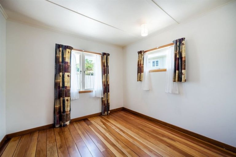 Photo of property in 2/20 Donovan Avenue, Massey, Auckland, 0614