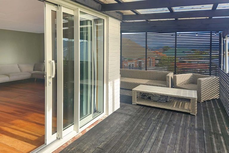 Photo of property in 184 Whites Line East, Waiwhetu, Lower Hutt, 5010