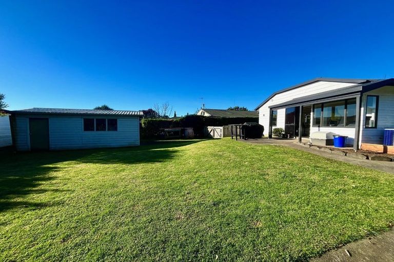 Photo of property in 102 Sandspit Road, Waiuku, 2123