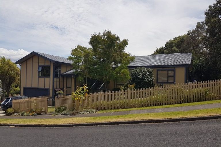 Photo of property in 3 Marendellas Drive, Bucklands Beach, Auckland, 2014