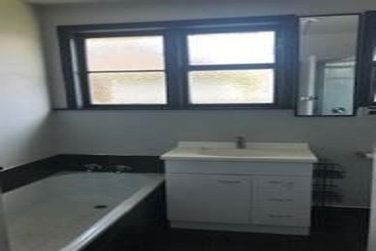 Photo of property in 32 Arimu Road, Papakura, 2110