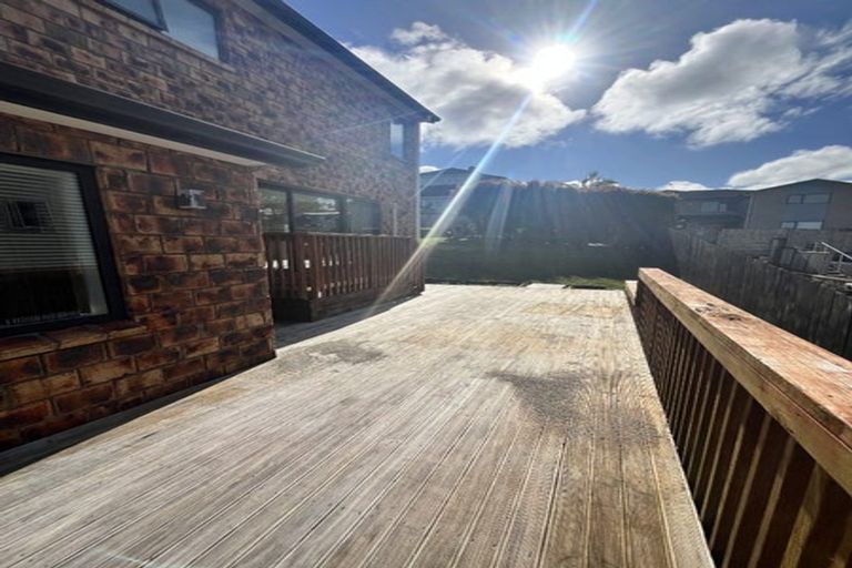 Photo of property in 34 Namsan Close, Fairview Heights, Auckland, 0632