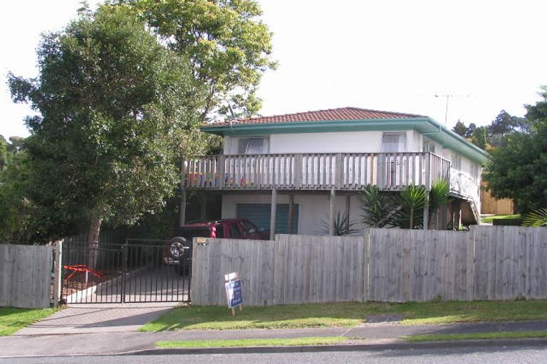 Photo of property in 28 Garton Drive, Massey, Auckland, 0614