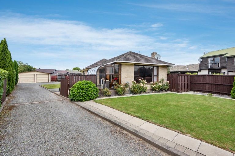Photo of property in 32 Martbern Crescent, Bishopdale, Christchurch, 8053