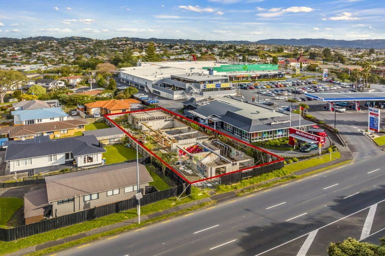 Photo of property in 3370 Great North Road, Glen Eden, Auckland, 0602