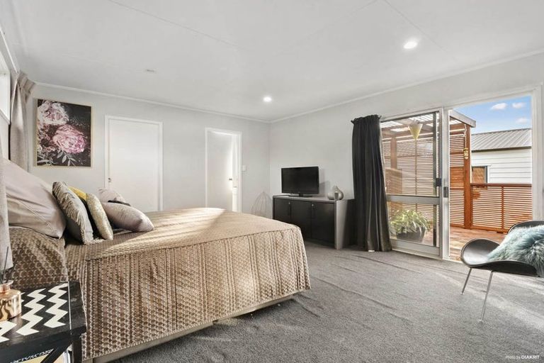 Photo of property in 114 Racecourse Road, Waiuku, 2123