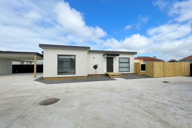 Photo of property in 2/1085 Heaphy Terrace, Hamilton