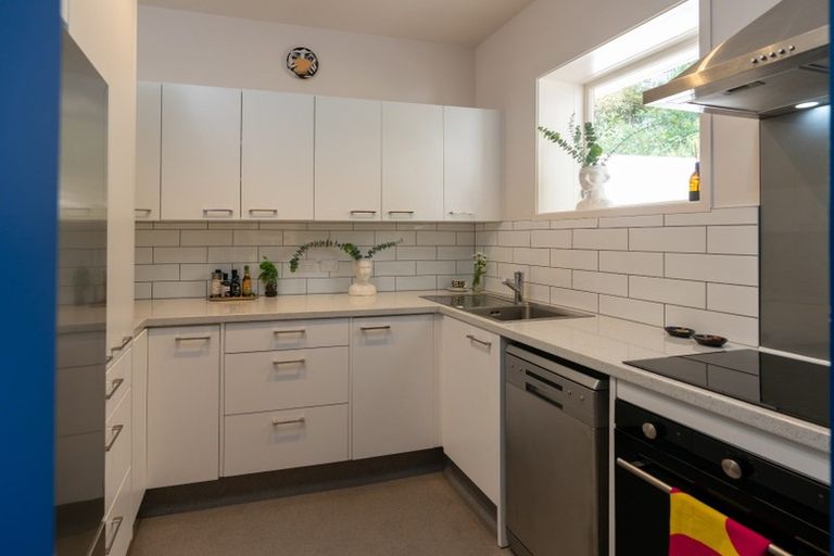 Photo of property in 2/15 Upper Lewisville Terrace, Thorndon, Wellington, 6011