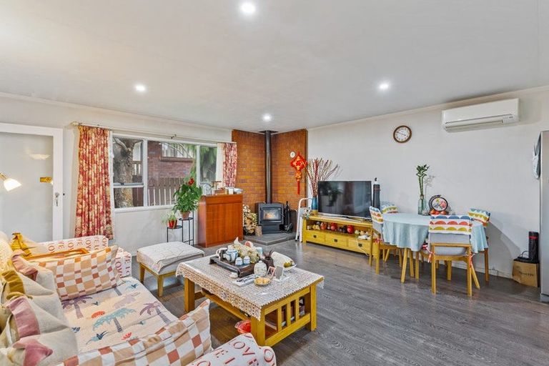 Photo of property in 1/11 Zita Maria Drive, Massey, Auckland, 0614