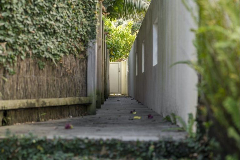 Photo of property in 15 Ngarata Avenue, Mount Maunganui, 3116