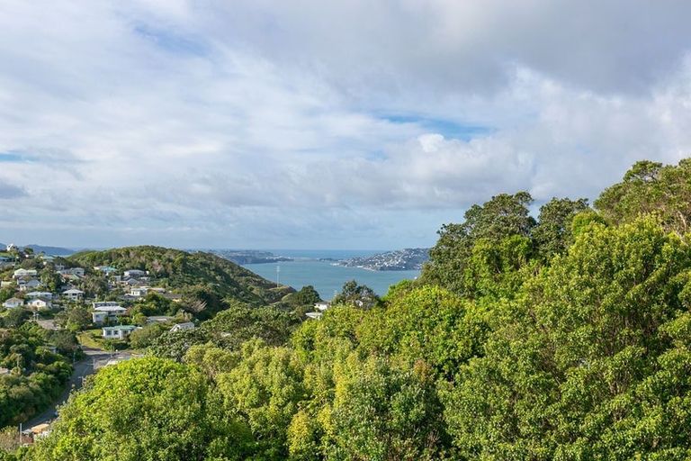 Photo of property in 86 Ruskin Road, Newlands, Wellington, 6037