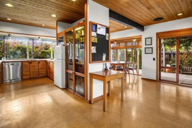 Photo of property in Lowry Cottage, 425 Fergusson Drive, Heretaunga, Upper Hutt, 5018