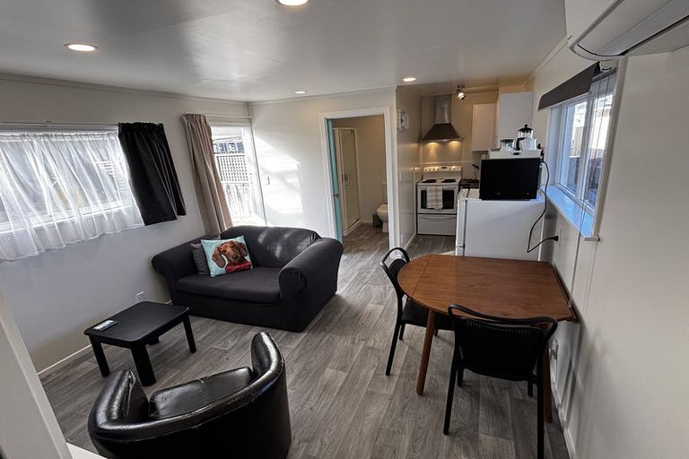 Photo of property in 43 Tauhinu Road, Miramar, Wellington, 6022