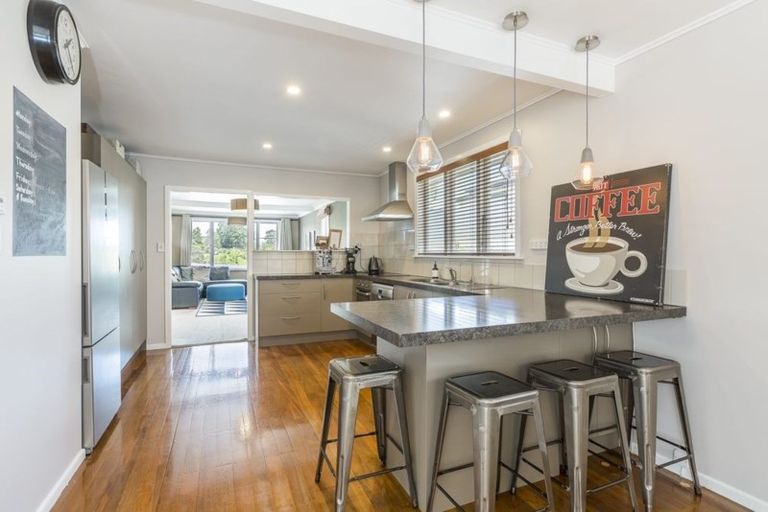 Photo of property in 32 Links Road, New Lynn, Auckland, 0600