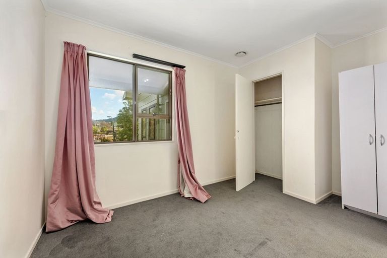 Photo of property in 5 Edelweiss Grove, Timberlea, Upper Hutt, 5018