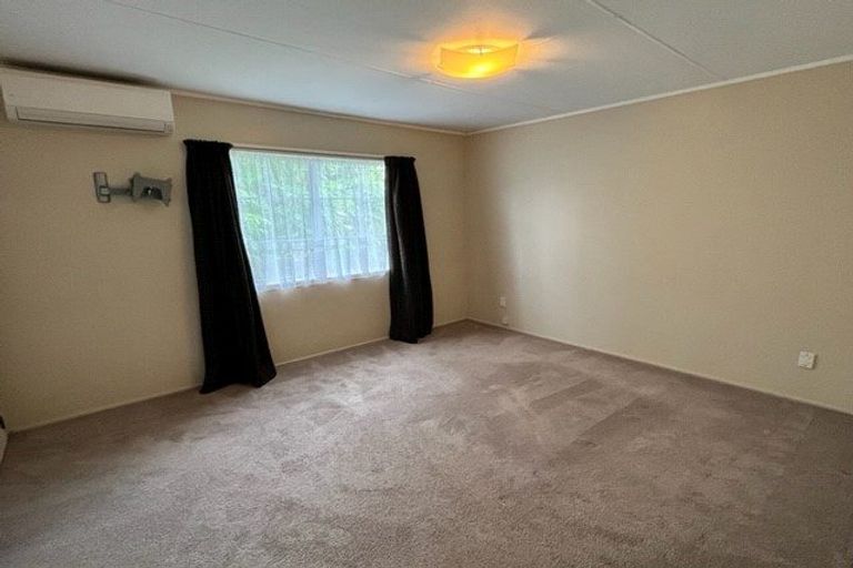 Photo of property in 2/34 Sandgate Avenue, Botany Downs, Auckland, 2010