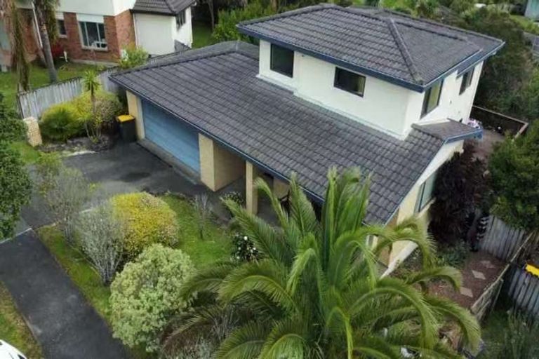 Photo of property in 16 Crimson Park, Oteha, Auckland, 0632