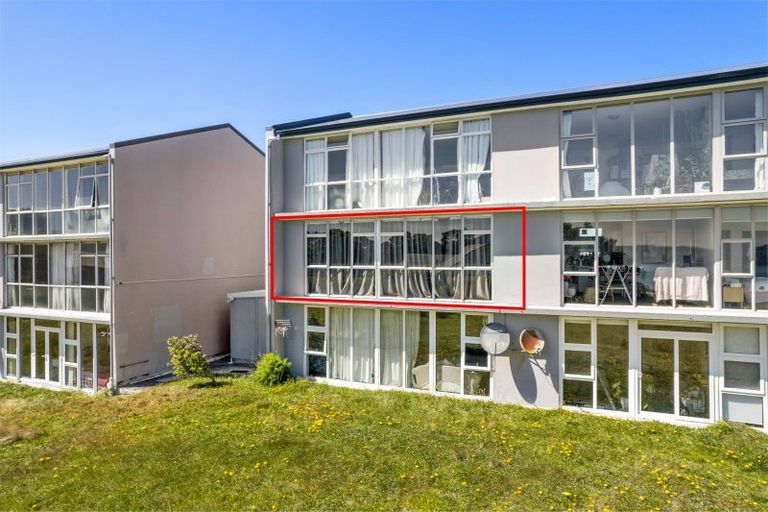 Photo of property in 23 Rangitane Street, Maupuia, Wellington, 6022