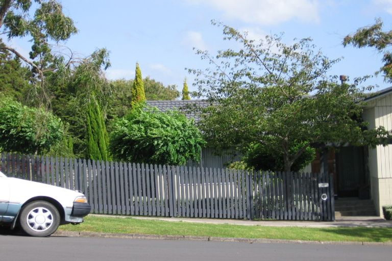 Photo of property in 100 Walker Road, Point Chevalier, Auckland, 1022