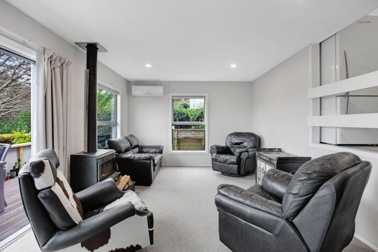 Photo of property in 2/11 Limmer Place, Browns Bay, Auckland, 0632