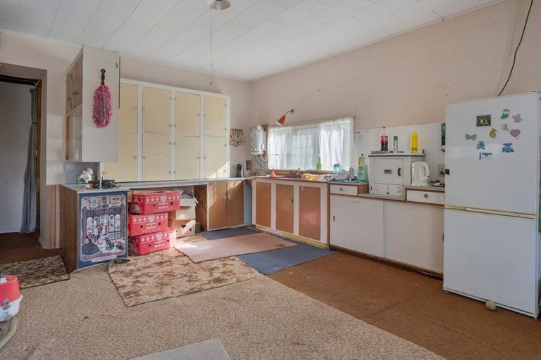 Photo of property in 32 Eruini Street, Waikanae Beach, Waikanae, 5036